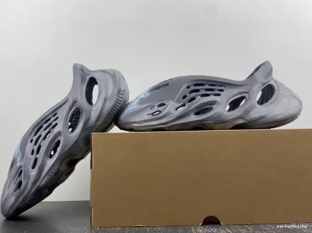 MX Granite IE4931 Yeezy Foam Adidas RNR 0520